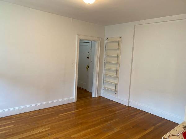 Studio bed, 1 bath apartment for rent at 52 Strathmore Rd Unit 32, Brighton — photo 2 of 6