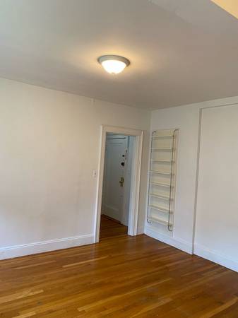 Studio bed, 1 bath apartment for rent at 52 Strathmore Rd Unit 32, Brighton — photo 3 of 6