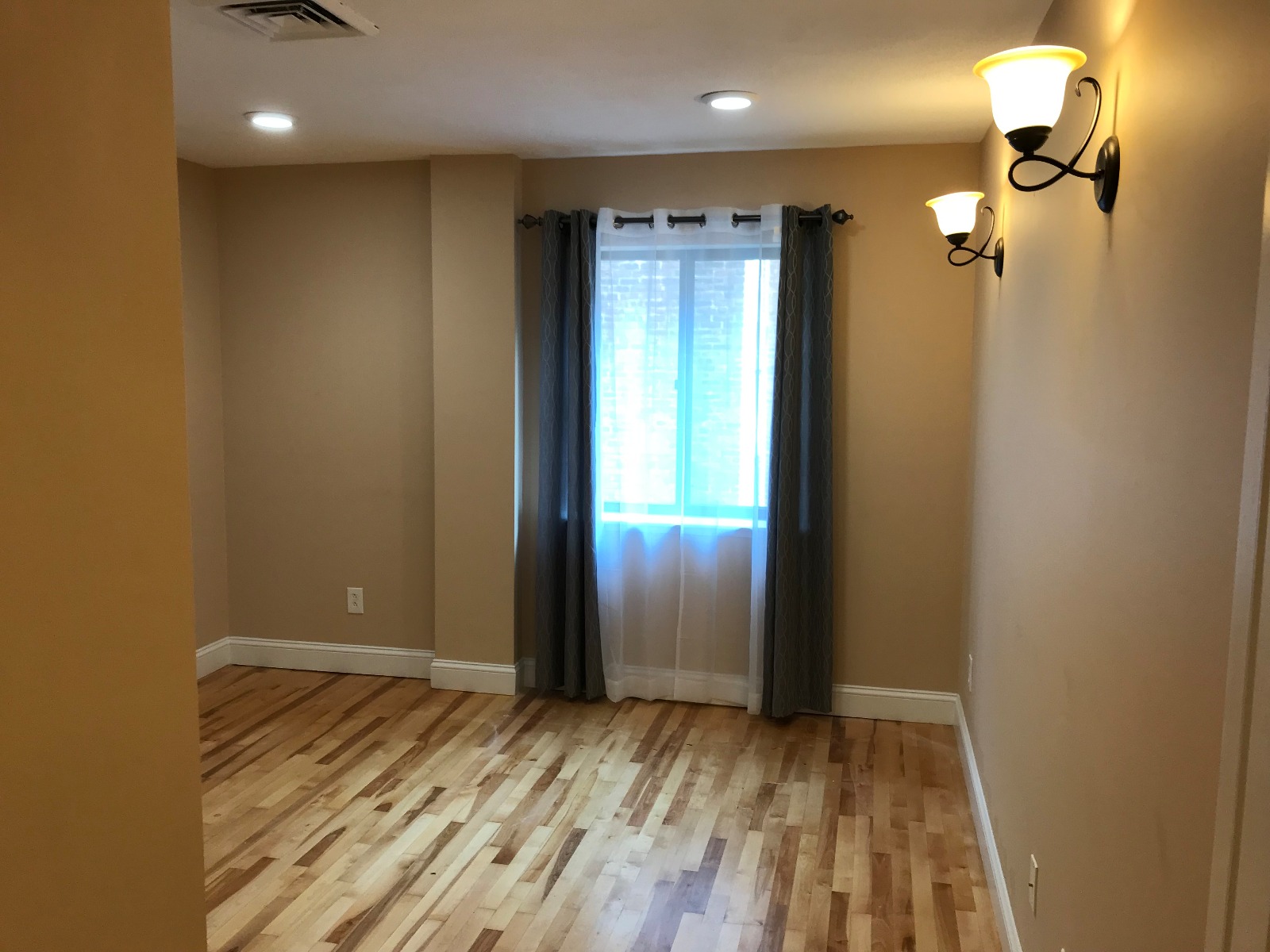 3 bed, 1.5 bath apartment for rent at 276 Chestnut Hill Ave Unit 10, Brighton — photo 3 of 16
