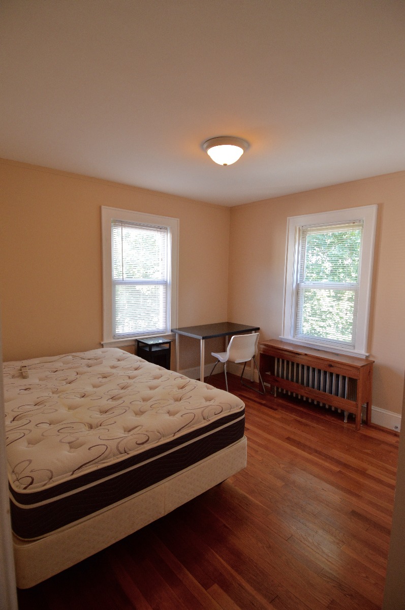 7 bed, 2.5 bath apartment for rent at 52 Lane Park Unit House, Brighton — photo 3 of 8