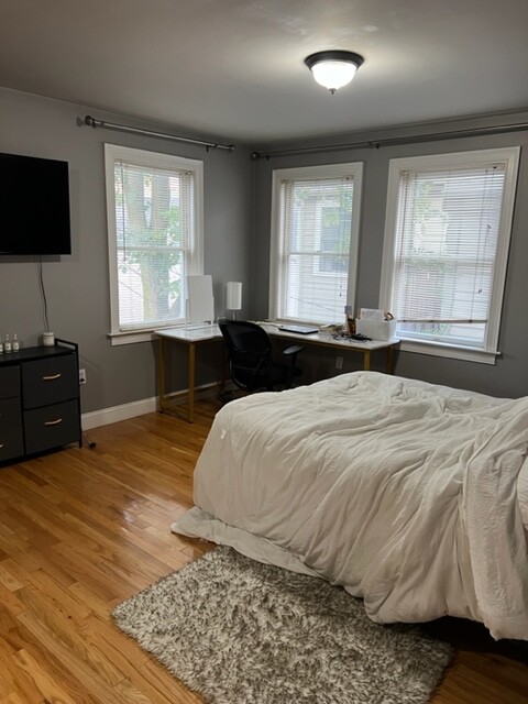 190 Bolton St, South Boston