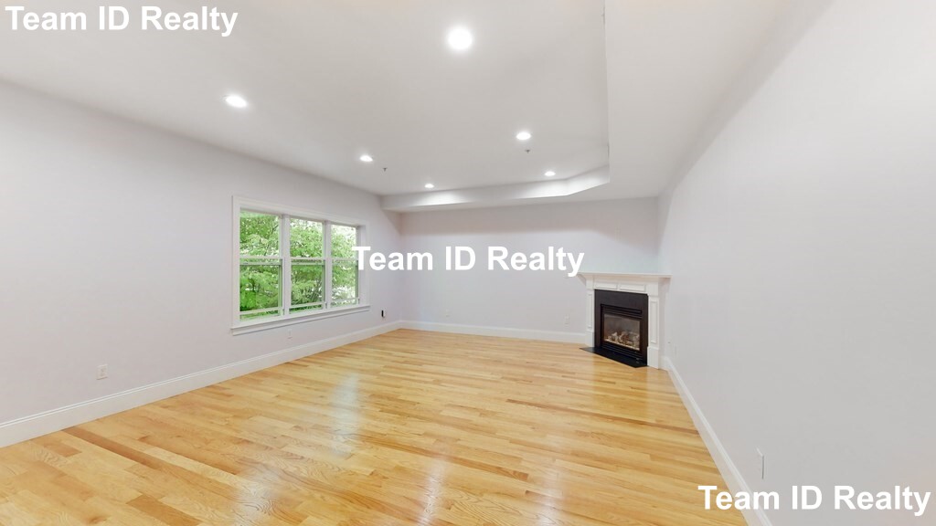 841 Lagrange St, West Roxbury