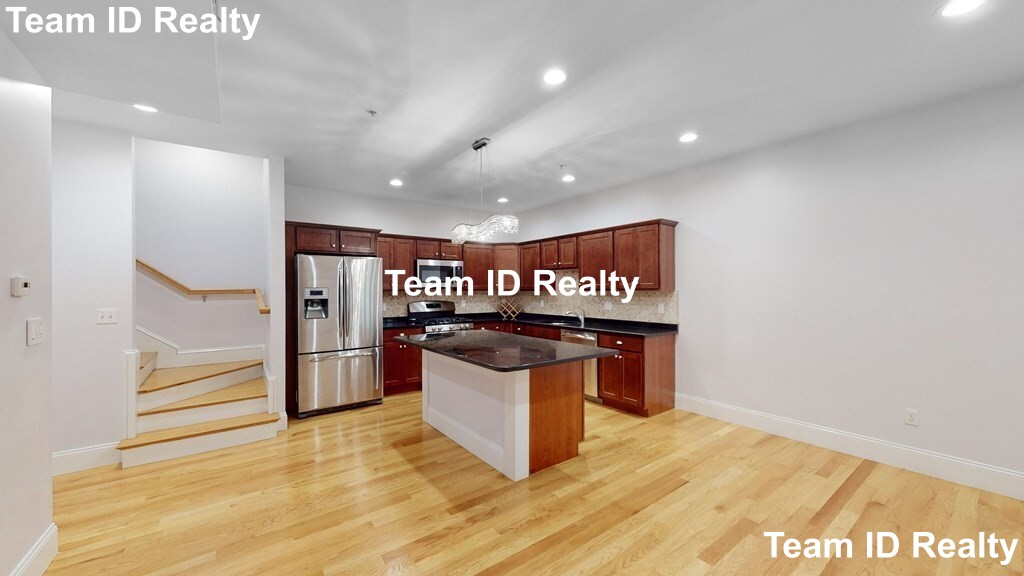 841 Lagrange St, West Roxbury