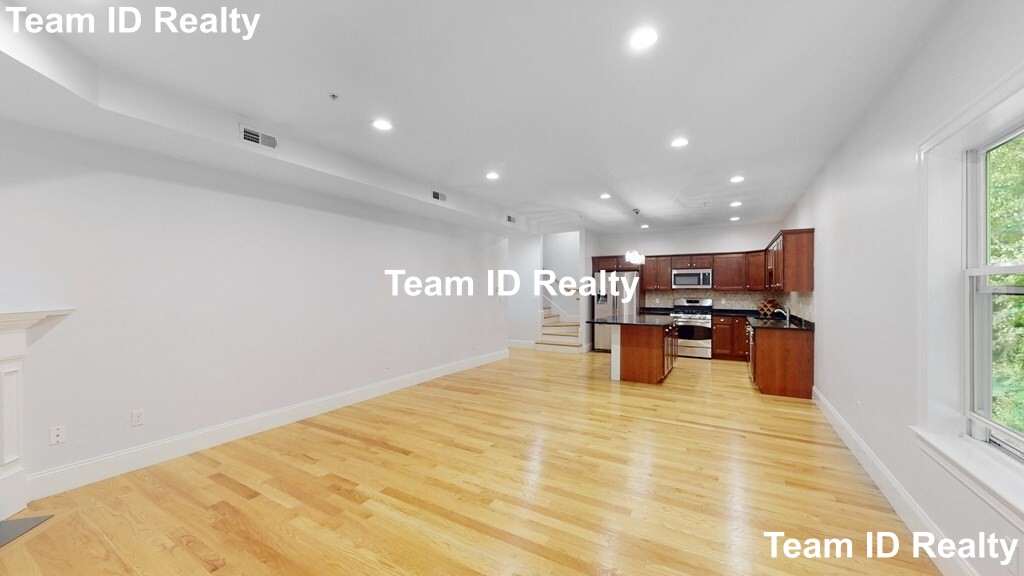 841 Lagrange St, West Roxbury