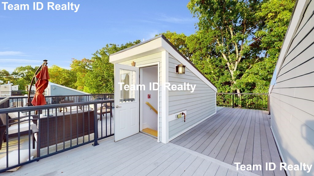 841 Lagrange St, West Roxbury