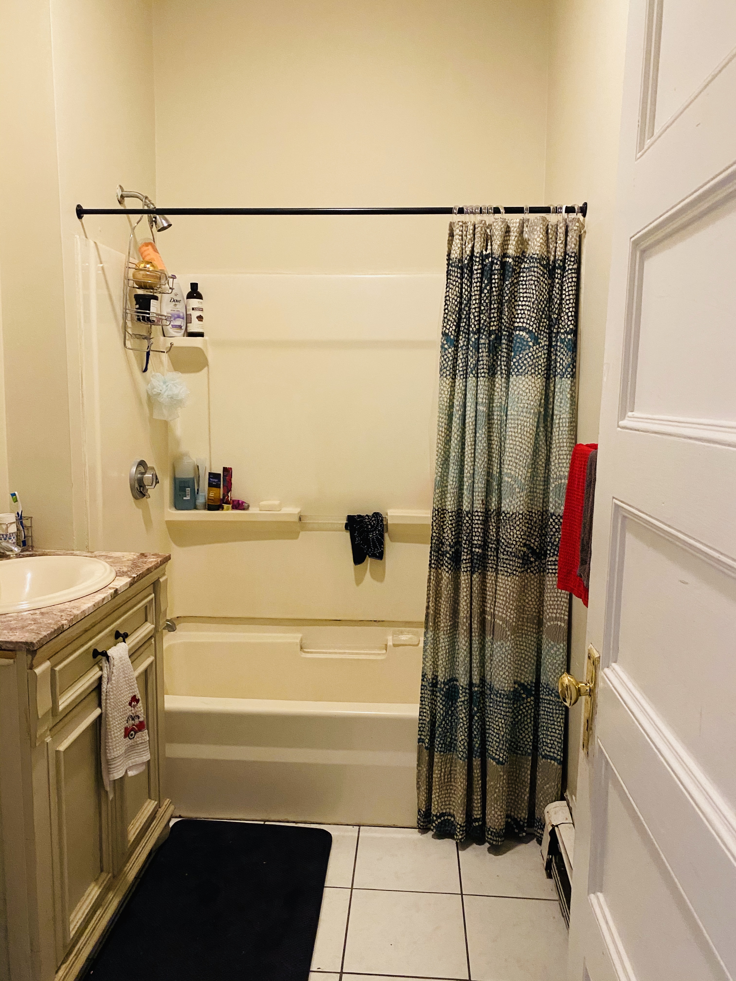 4 bed, 1 bath apartment for rent at 137 Saint Alphonsus St Unit 3, Mission Hill — photo 3 of 11