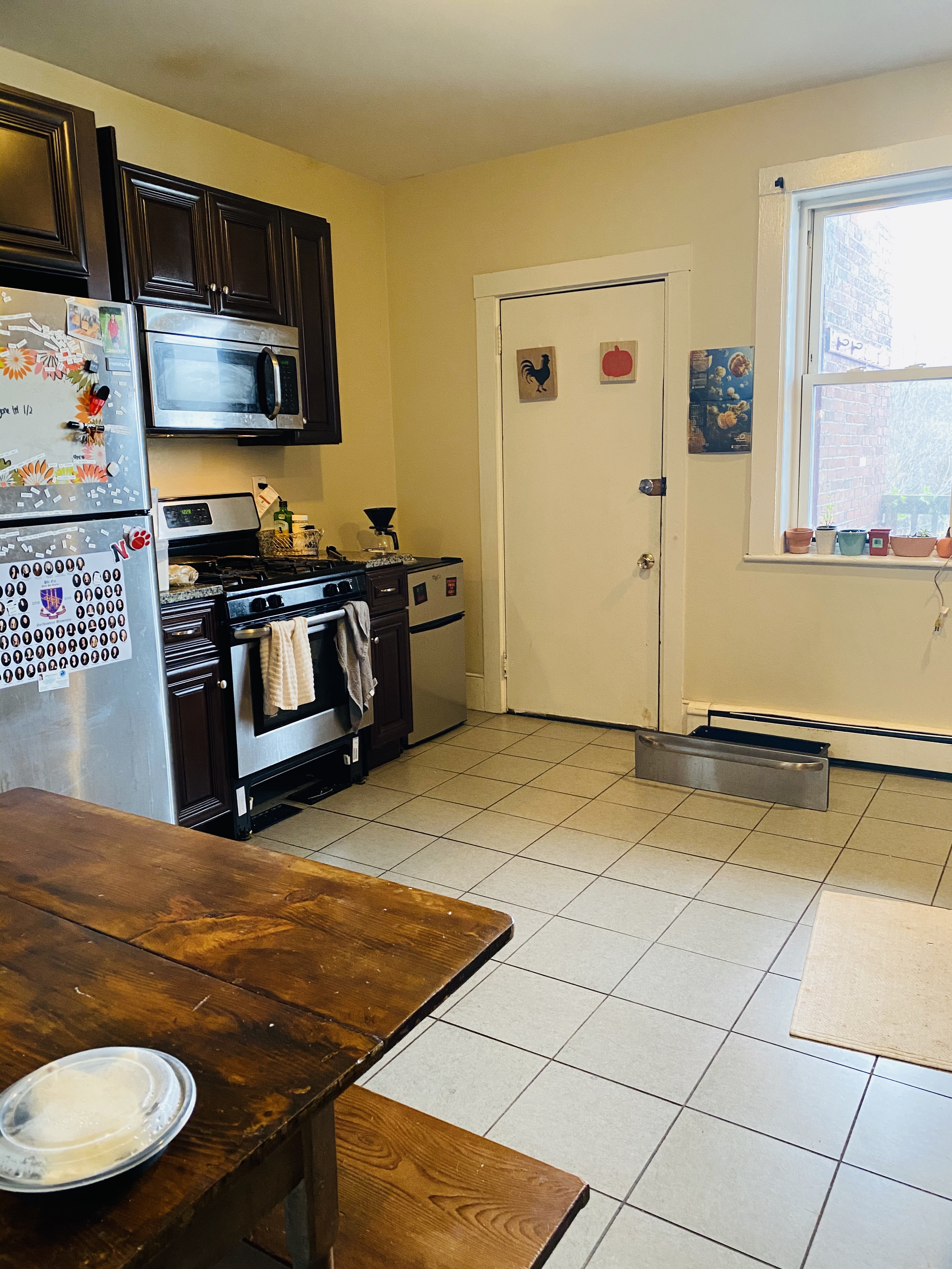 4 bed, 1 bath apartment for rent at 137 Saint Alphonsus St Unit 3, Mission Hill — photo 5 of 11