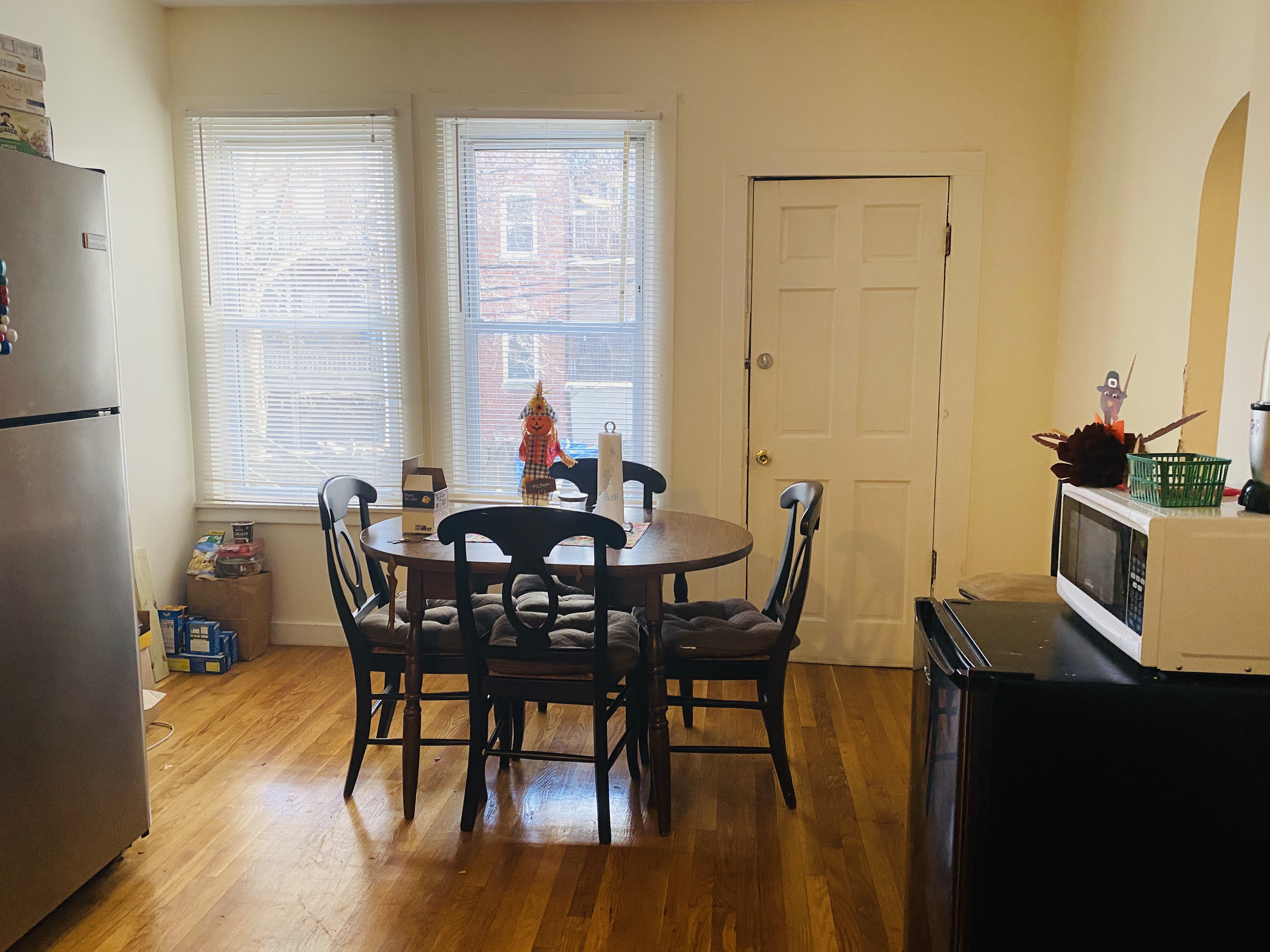 4 bed, 1 bath apartment for rent at 130 Calumet St Unit 1, Mission Hill — photo 4 of 8