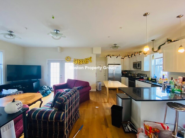 39 Millmont St, Roxbury