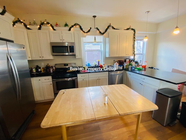 39 Millmont St, Roxbury