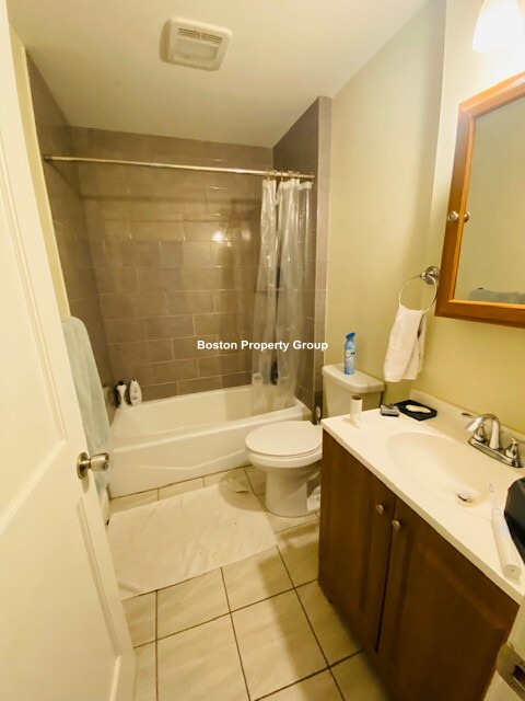 39 Millmont St, Roxbury