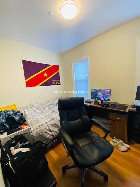 39 Millmont St, Roxbury