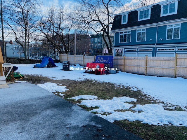 39 Millmont St, Roxbury