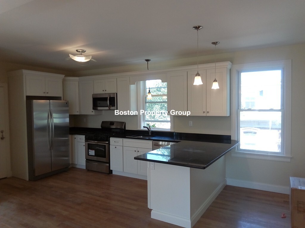 39 Millmont St, Roxbury