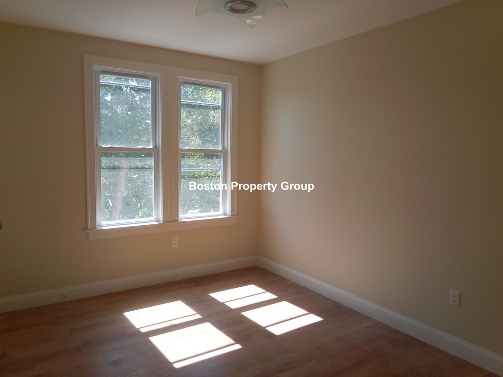 39 Millmont St, Roxbury