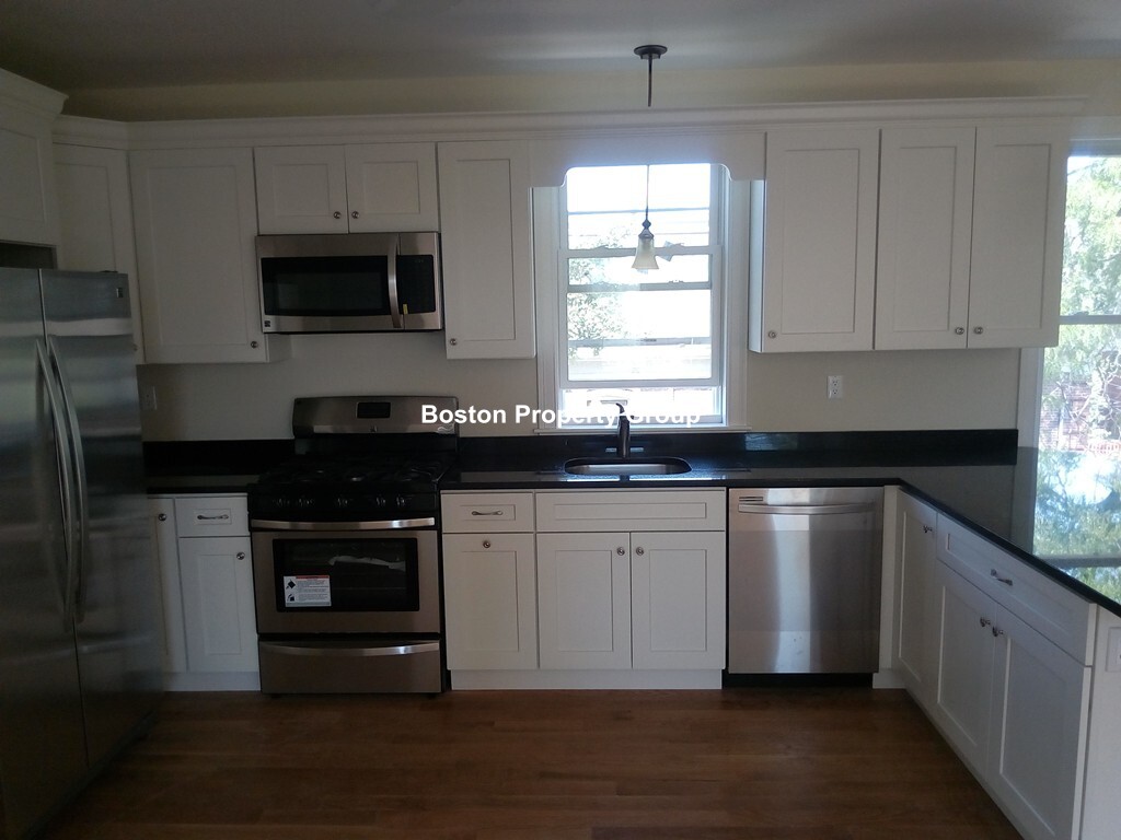 39 Millmont St, Roxbury