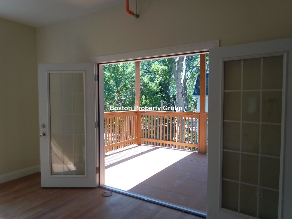 39 Millmont St, Roxbury