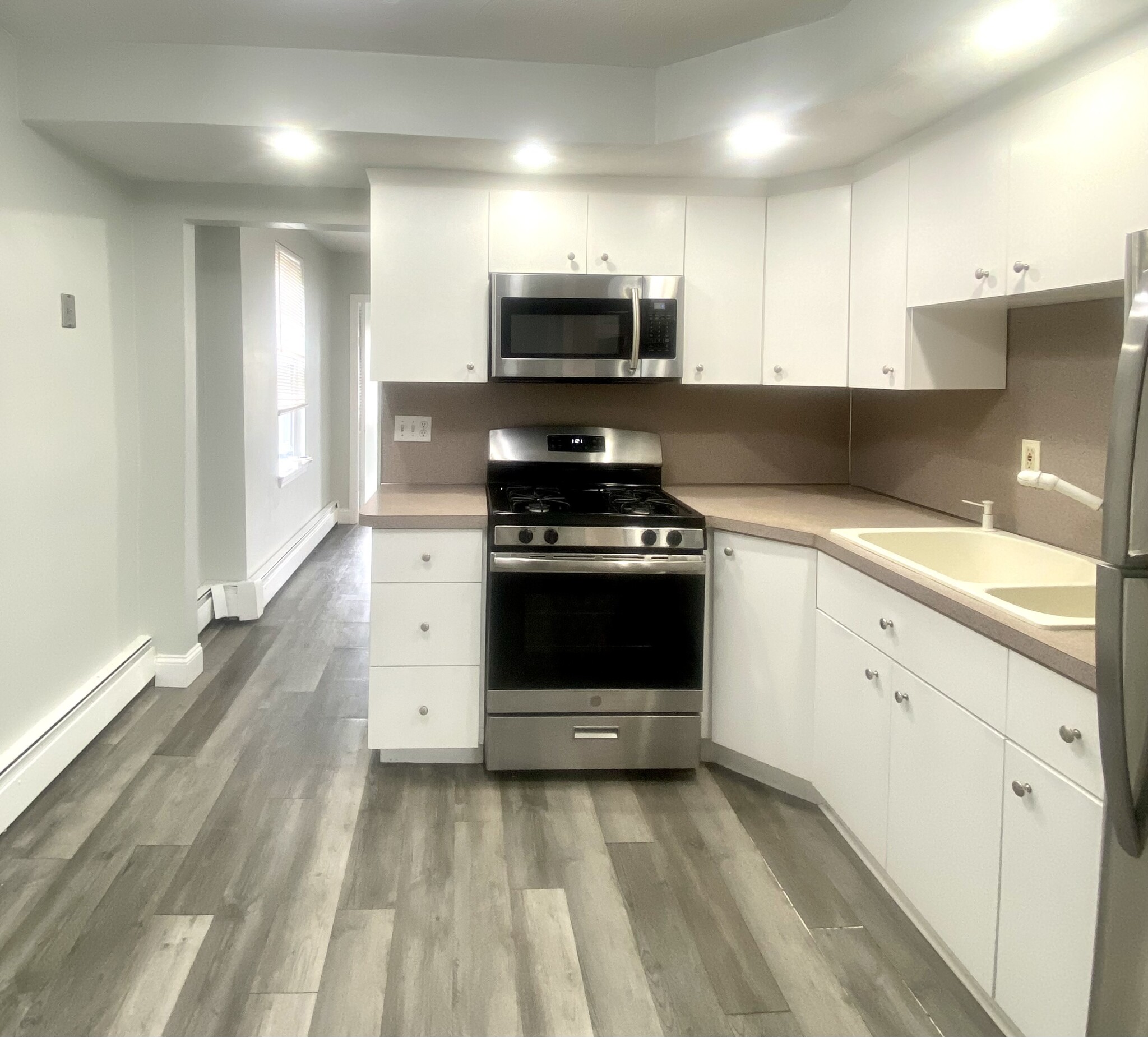 16.5 Bremen St, East Boston