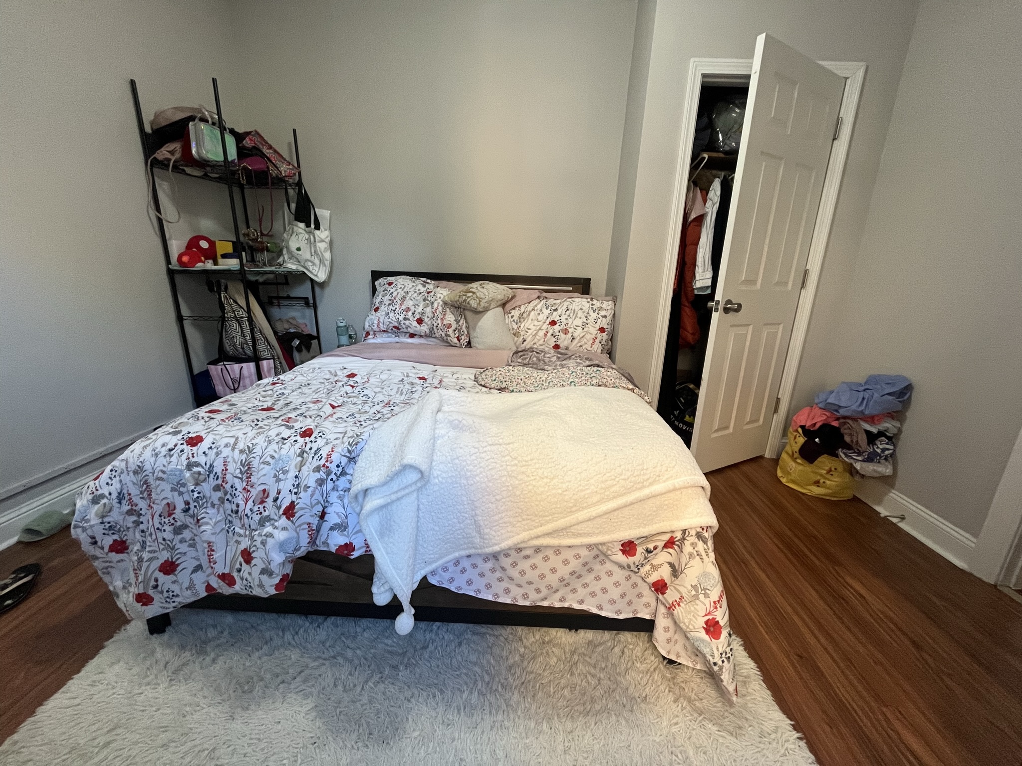 https://ygl-photos.s3.us-west-004.backblazeb2.com/10375O6817d5403df50.jpeg