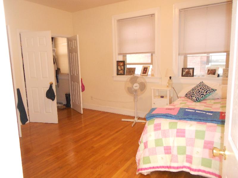 879 Beacon St, Fenway
