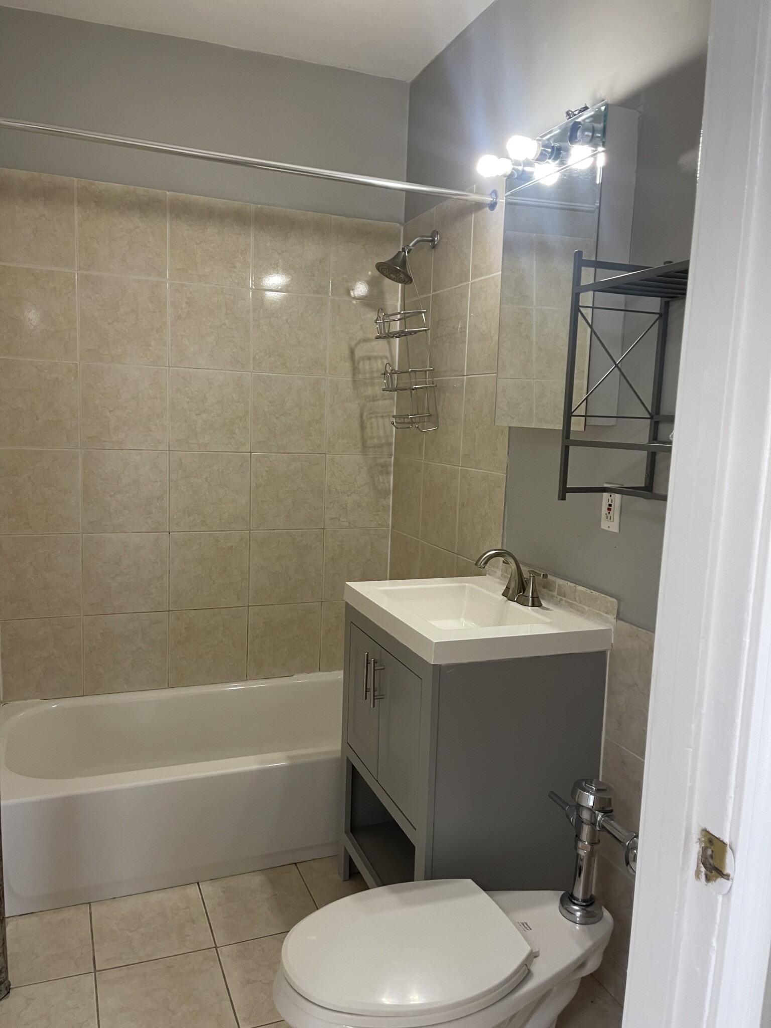 879 Beacon St, Fenway