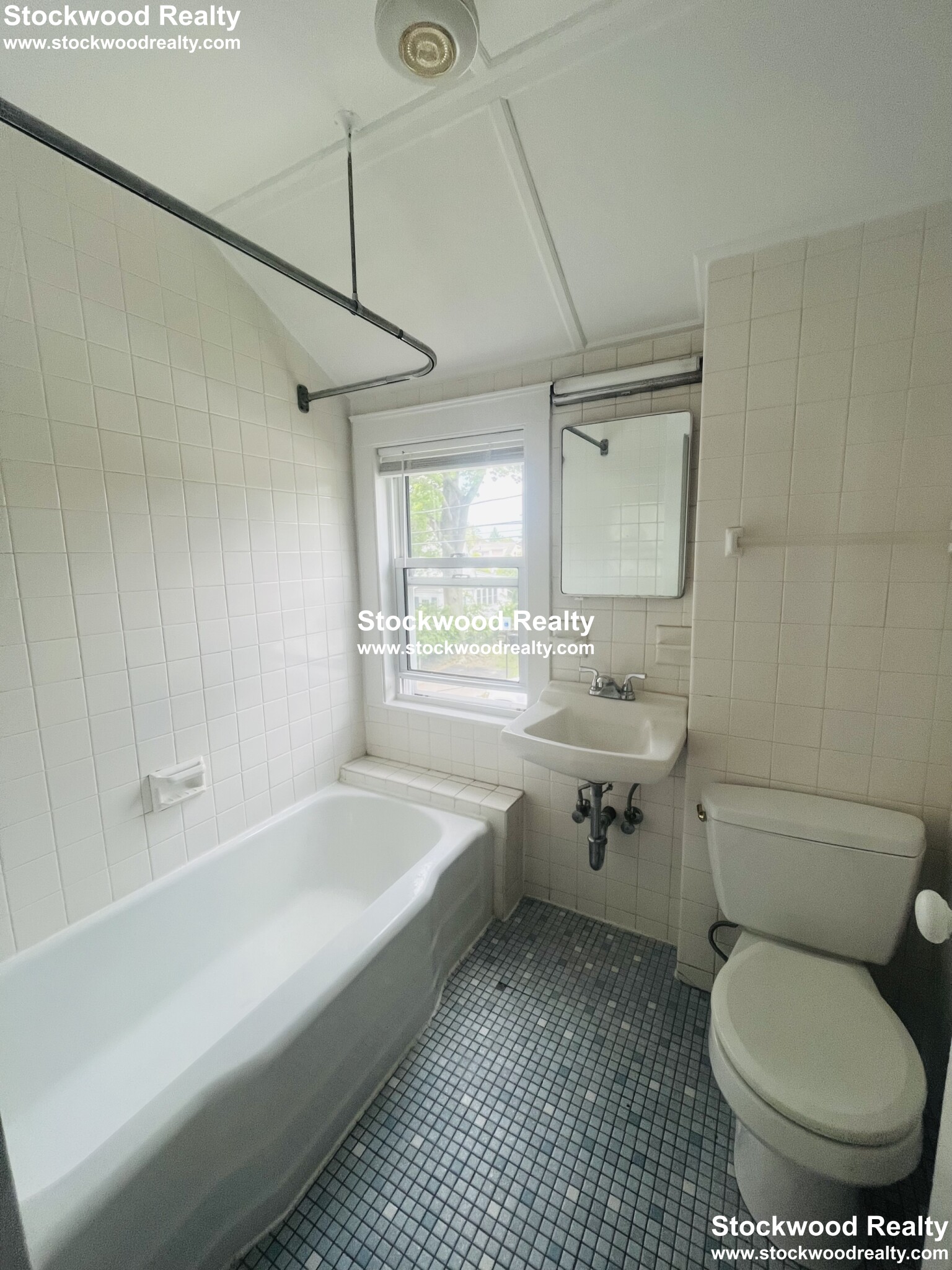 6 Arnold St, Quincy