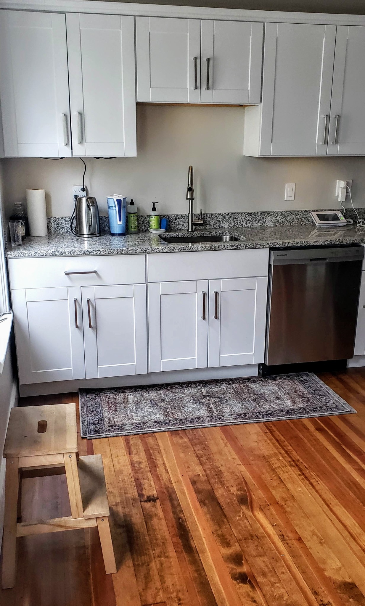 2 bed, 1 bath apartment for rent at 10 Mortimer Pl Unit 1, Winter Hill — photo 2 of 10