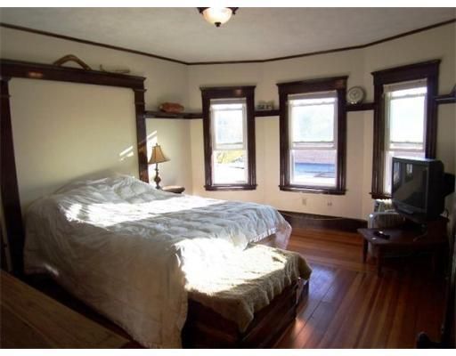 3 bed, 1 bath apartment for rent at 74 Grant St Unit 3, Winter Hill — photo 2 of 13