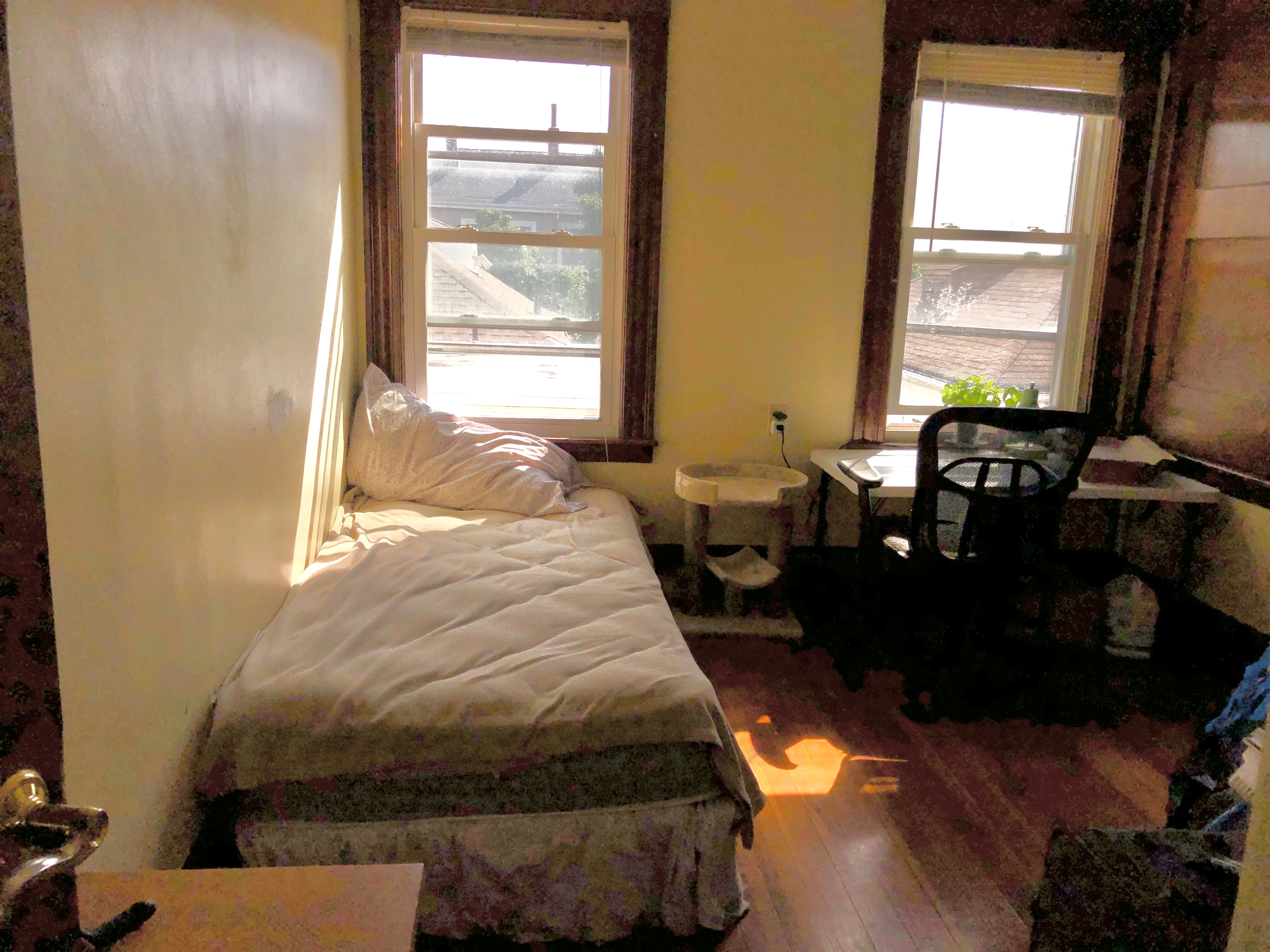 3 bed, 1 bath apartment for rent at 74 Grant St Unit 3, Winter Hill — photo 4 of 13