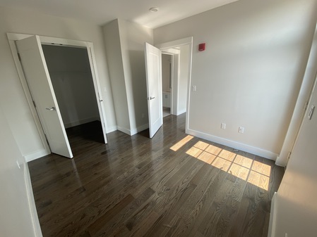 434 Mcgrath Hwy, Prospect Hill