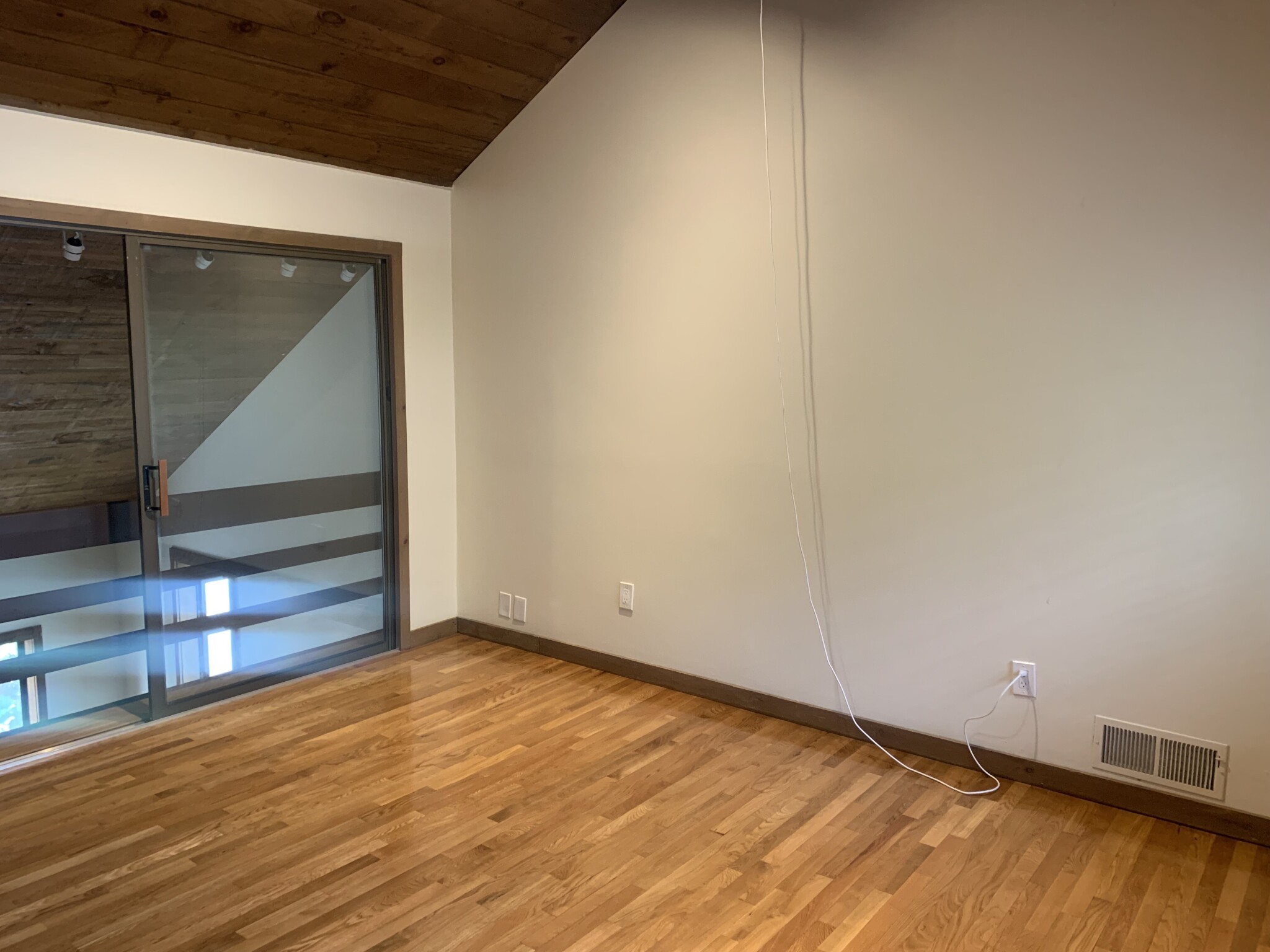 8 Lilac Ct, East Cambridge