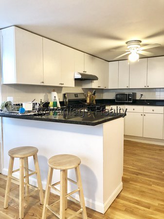Pictures of  property for rent on 5th, Cambridge, MA 02141