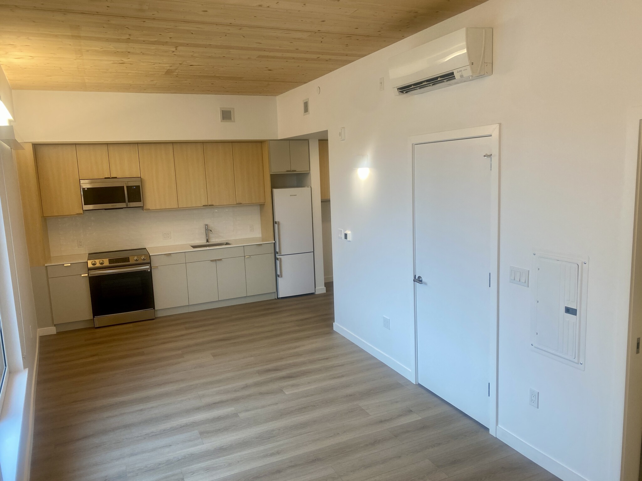 Photos of apartment on Broadway,Somerville MA 02145