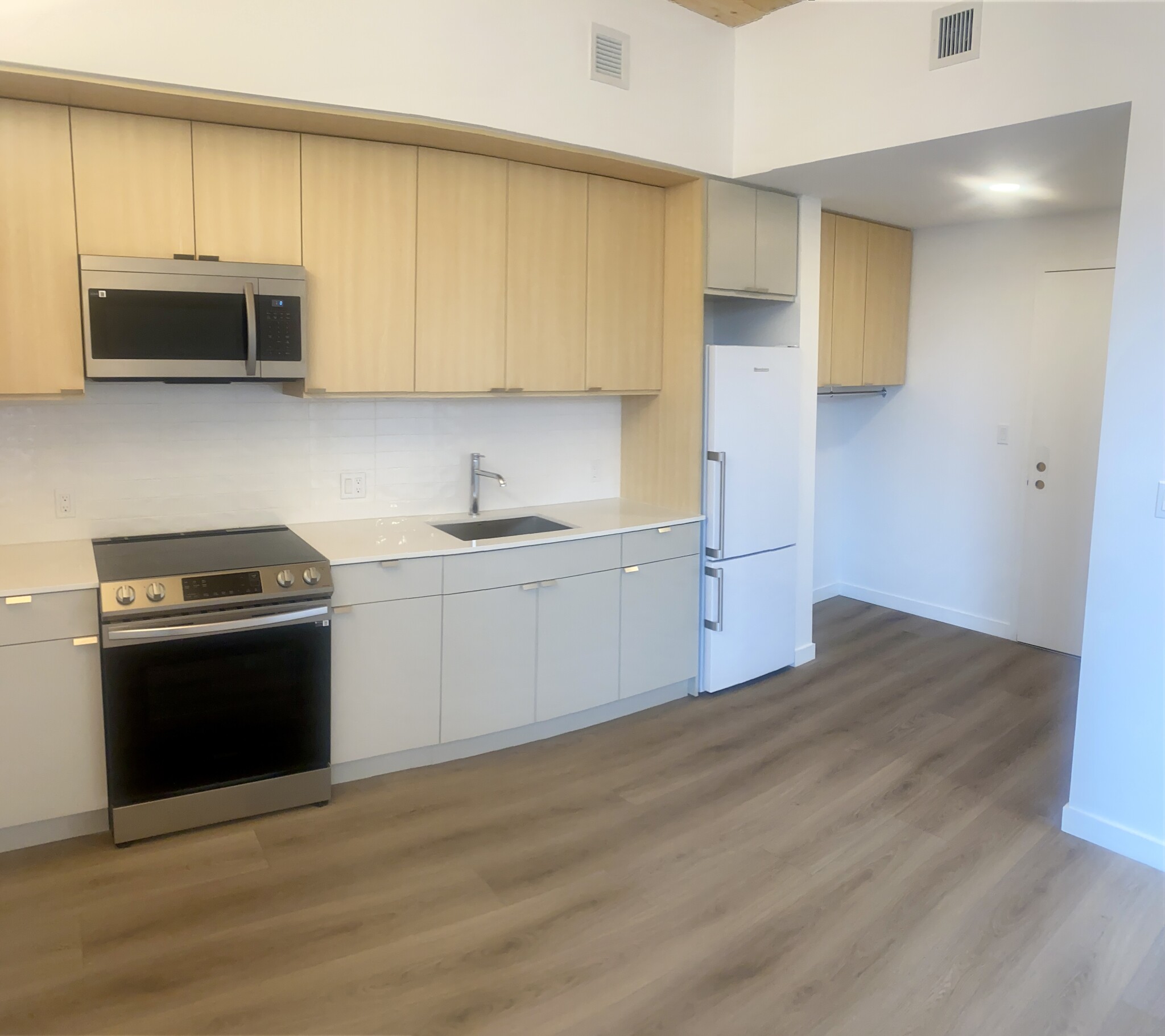 Photos of apartment on Broadway,Somerville MA 02145