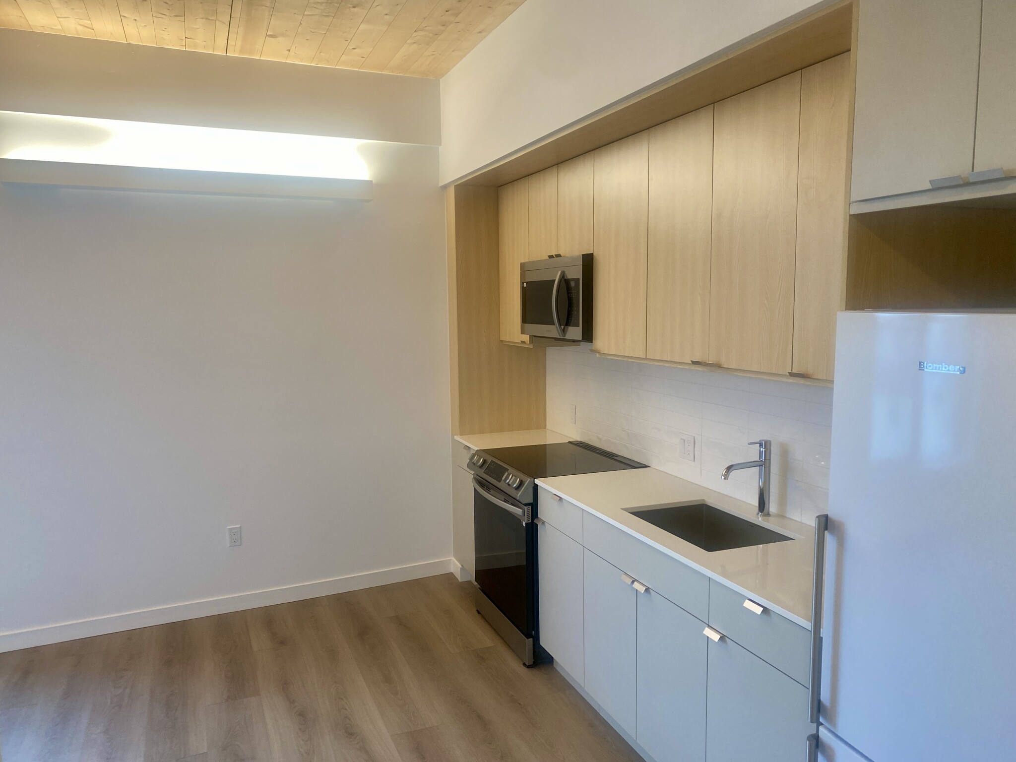 Photos of apartment on Broadway,Somerville MA 02145