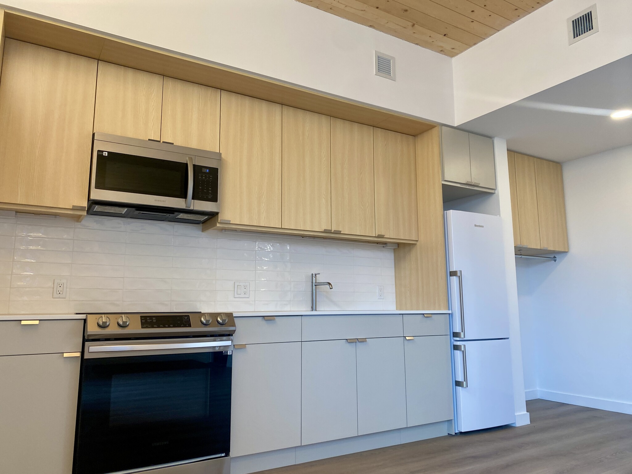 Photos of apartment on Broadway,Somerville MA 02145