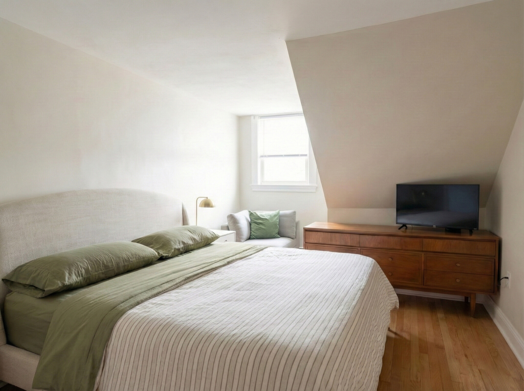 Photos of apartment on Fellsway,Somerville MA 02145