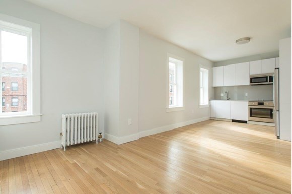 3 bed, 1 bath apartment for rent at 31-35 South St, Boston — photo 3 of 9