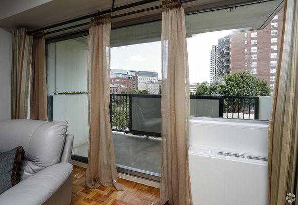 2 bed, 1 bath apartment for rent at 1575 Tremont St, Boston — photo 8 of 12