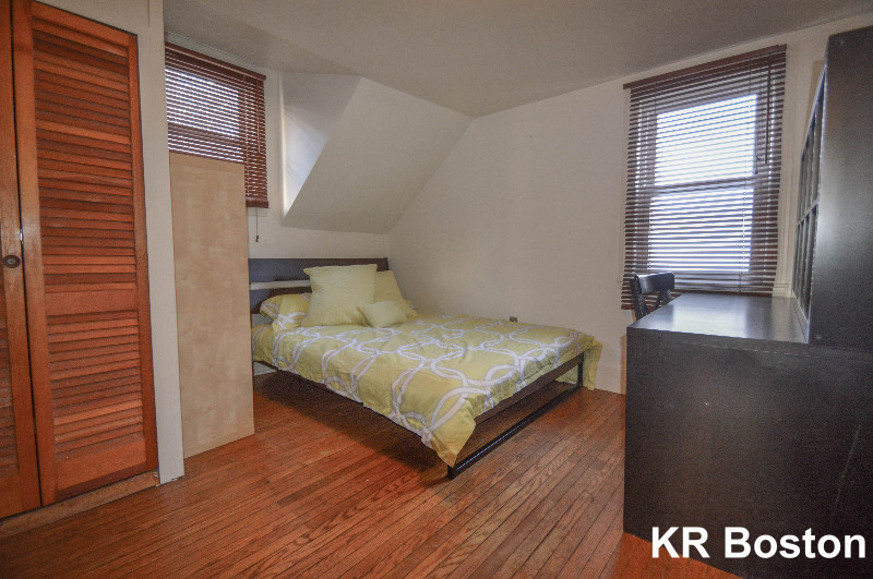 7 bed, 2 bath apartment for rent at 216 Norfolk St Unit H, Cambridge — photo 4 of 12
