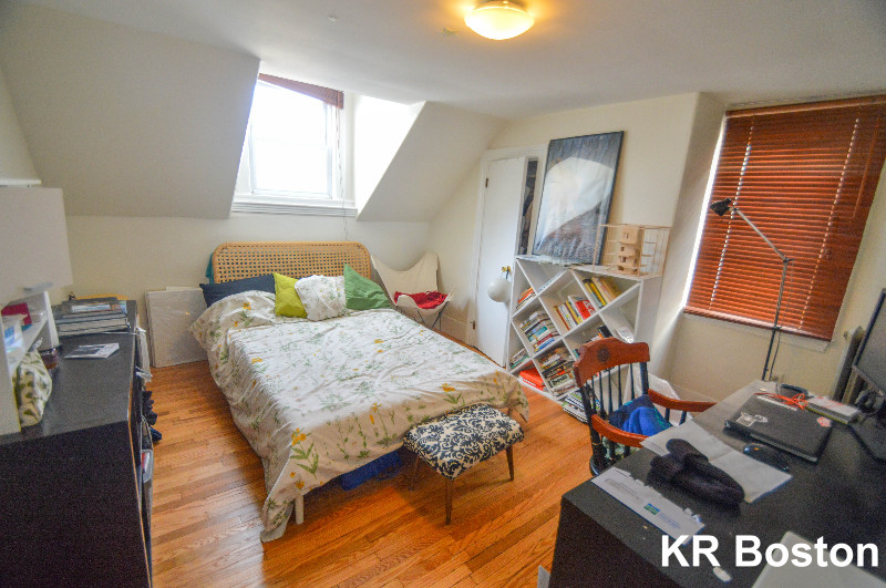7 bed, 2 bath apartment for rent at 216 Norfolk St Unit H, Cambridge — photo 2 of 12