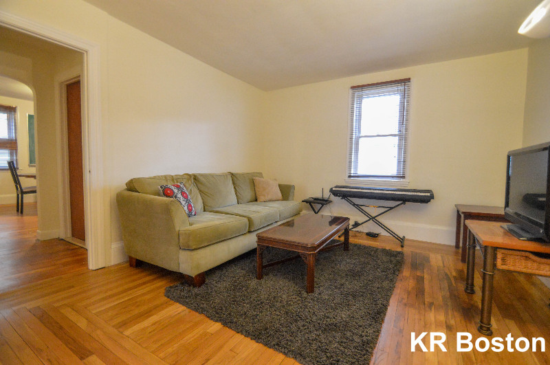 7 bed, 2 bath apartment for rent at 216 Norfolk St Unit H, Cambridge — photo 8 of 12
