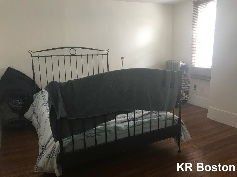 7 bed, 2 bath apartment for rent at 216 Norfolk St Unit H, Cambridge — photo 9 of 12