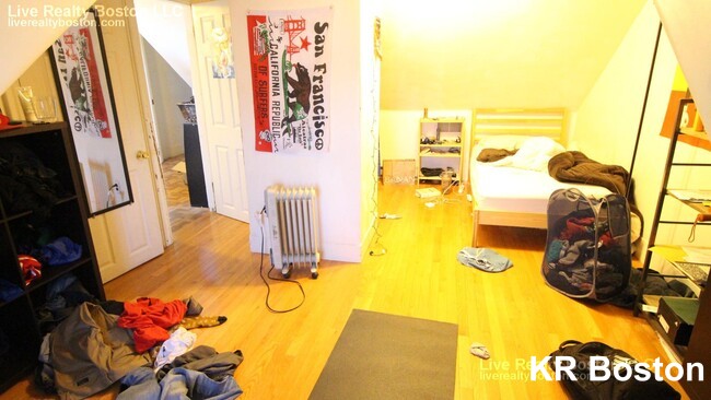 6 bed, 2.5 bath apartment for rent at 73 Allston St, Allston — photo 4 of 24