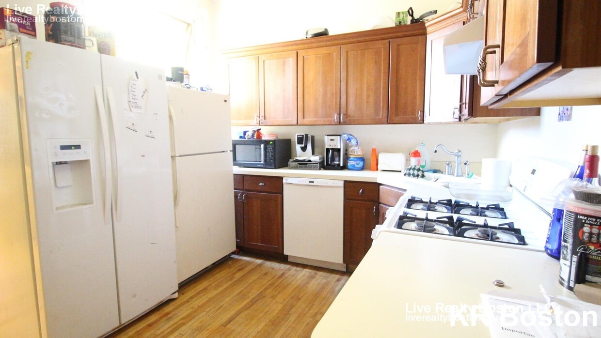 6 bed, 2.5 bath apartment for rent at 73 Allston St, Allston