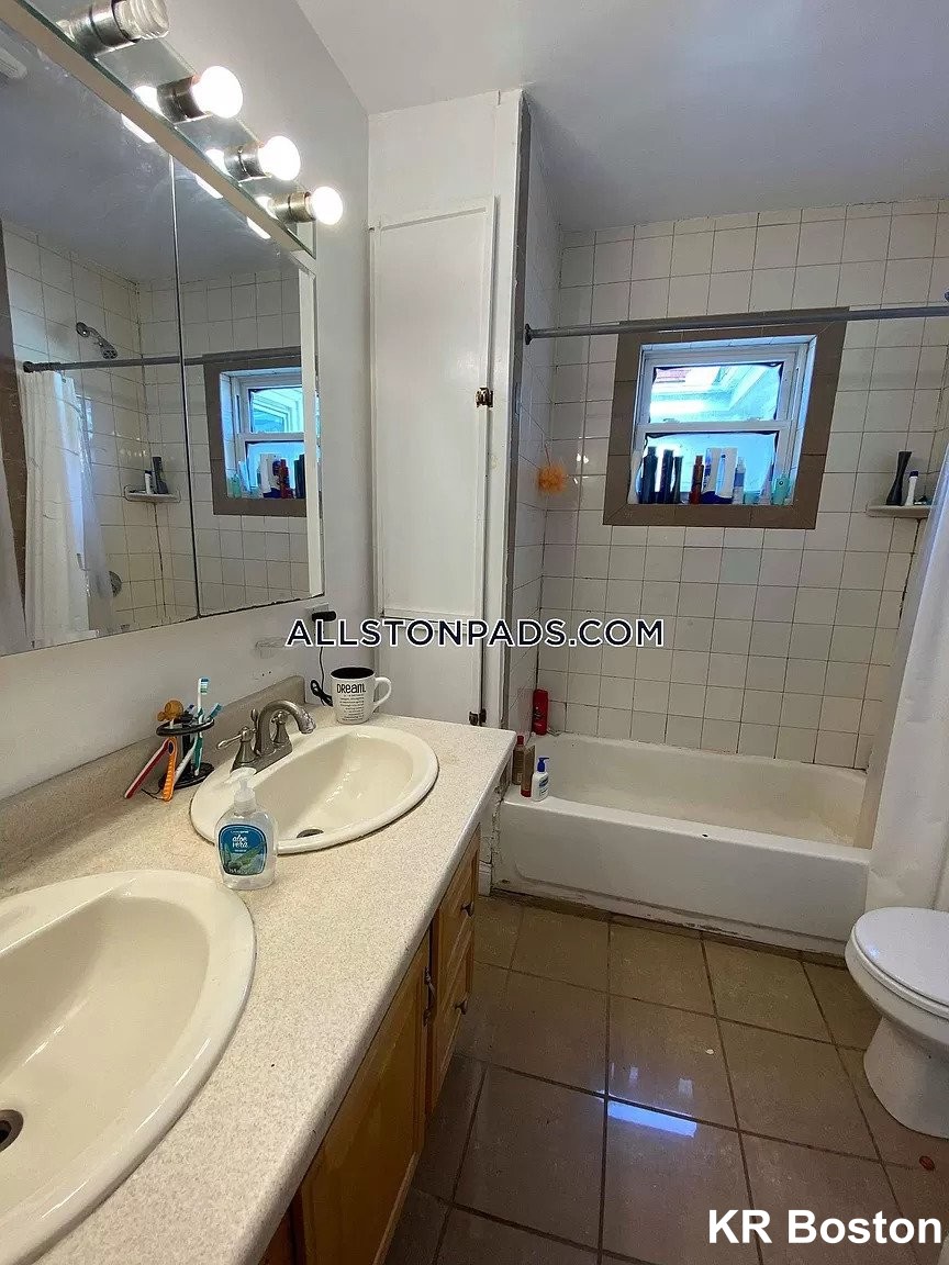 6 bed, 2.5 bath apartment for rent at 73 Allston St, Allston — photo 10 of 24