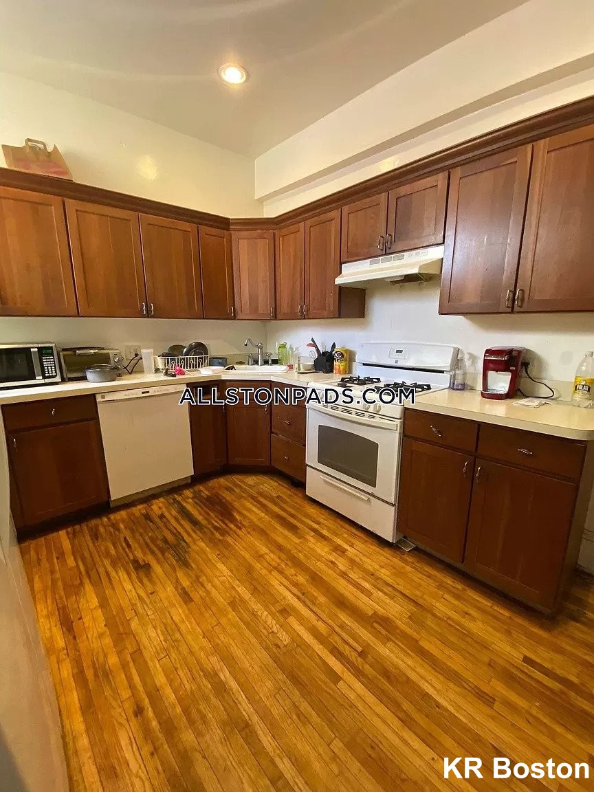 6 bed, 2.5 bath apartment for rent at 73 Allston St, Allston — photo 12 of 24