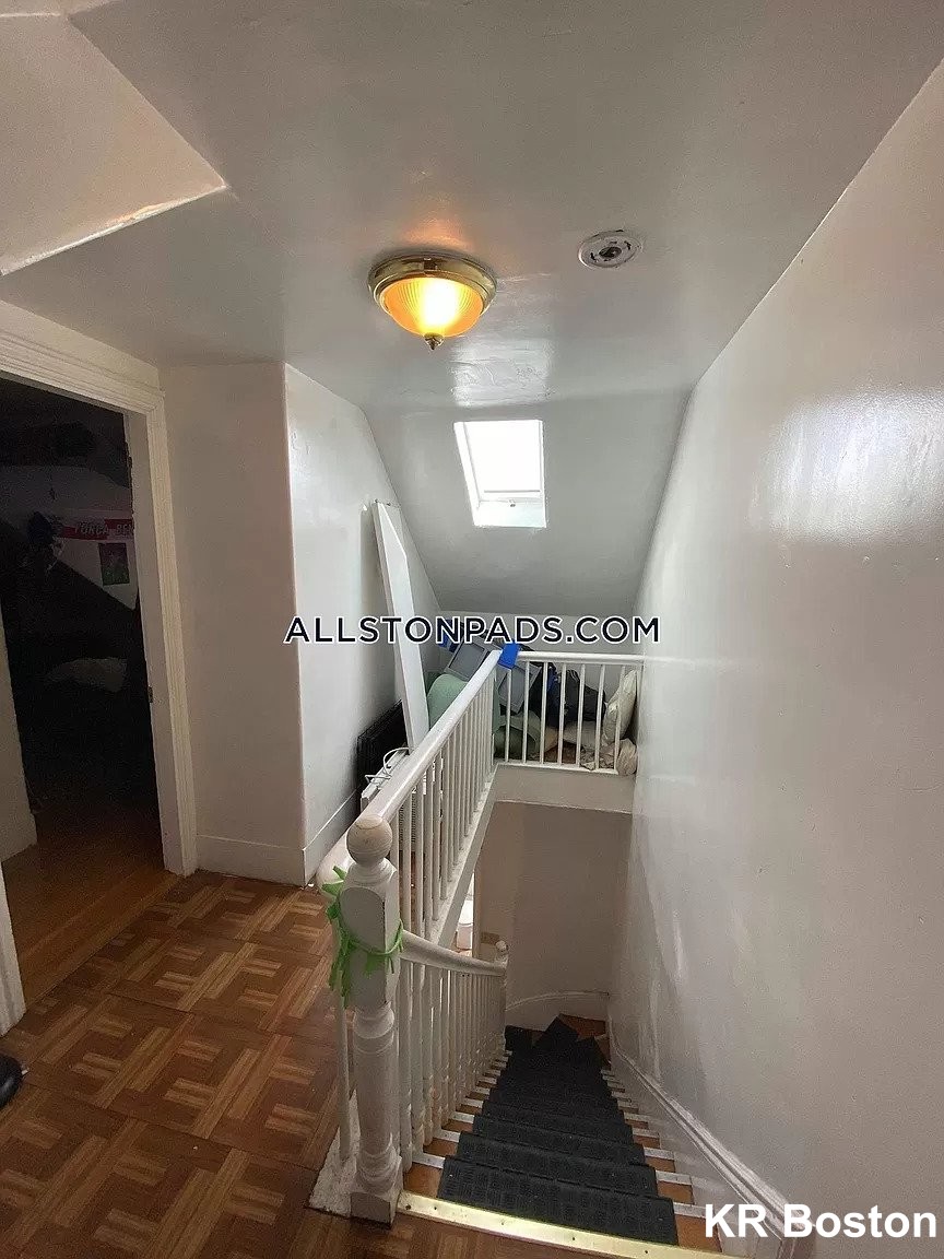 6 bed, 2.5 bath apartment for rent at 73 Allston St, Allston — photo 8 of 24