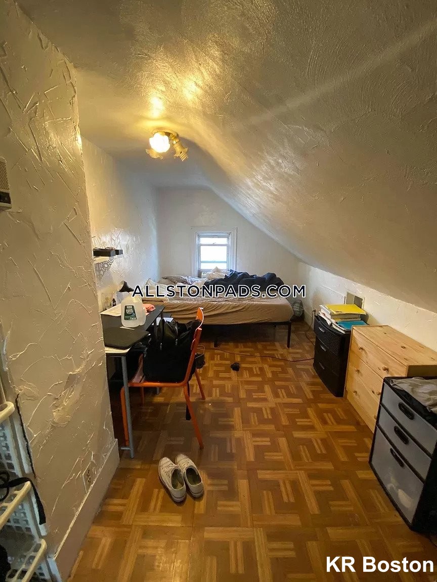 6 bed, 2.5 bath apartment for rent at 73 Allston St, Allston — photo 9 of 24
