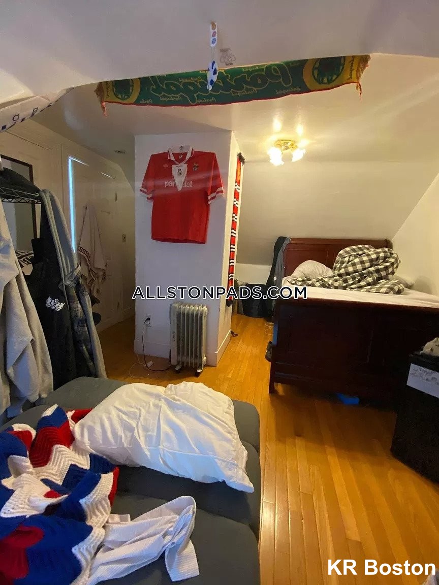 6 bed, 2.5 bath apartment for rent at 73 Allston St, Allston — photo 11 of 24